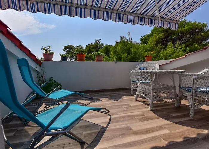 In With Terrace, Air Conditioning, Wi-fi, Washing Machine Vir