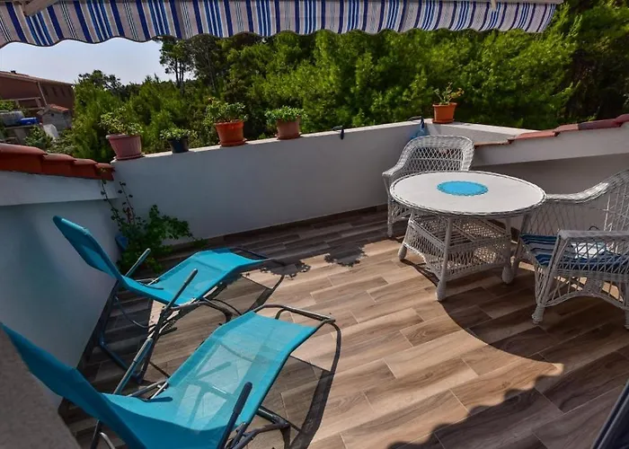 In With Terrace, Air Conditioning, Wi-fi, Washing Machine