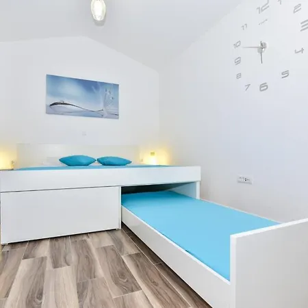 In With Terrace, Air Conditioning, Wi-fi, Washing Machine Vir