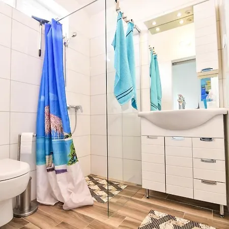 Apartment In With Terrace, Air Conditioning, Wi-fi, Washing Machine *