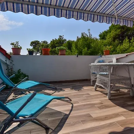 In With Terrace, Air Conditioning, Wi-fi, Washing Machine Vir