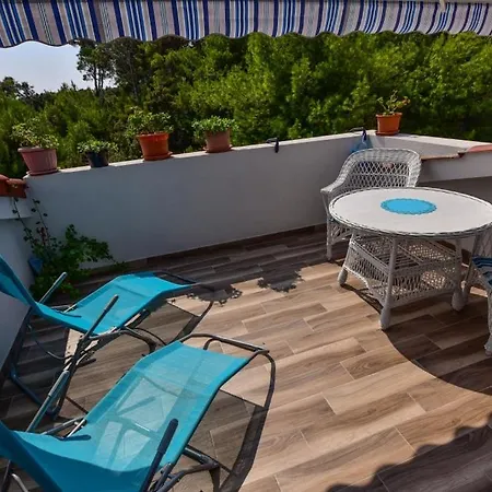 In With Terrace, Air Conditioning, Wi-fi, Washing Machine