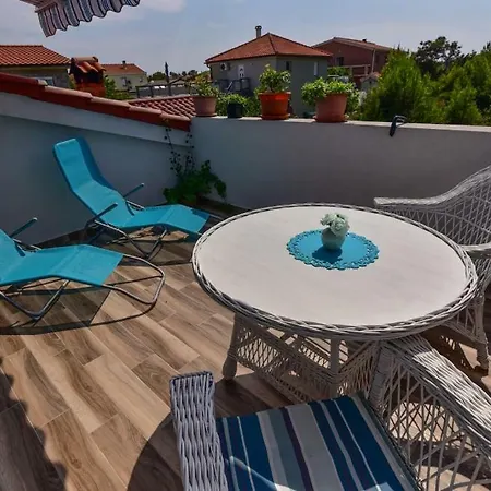 Appartement In With Terrace, Air Conditioning, Wi-fi, Washing Machine